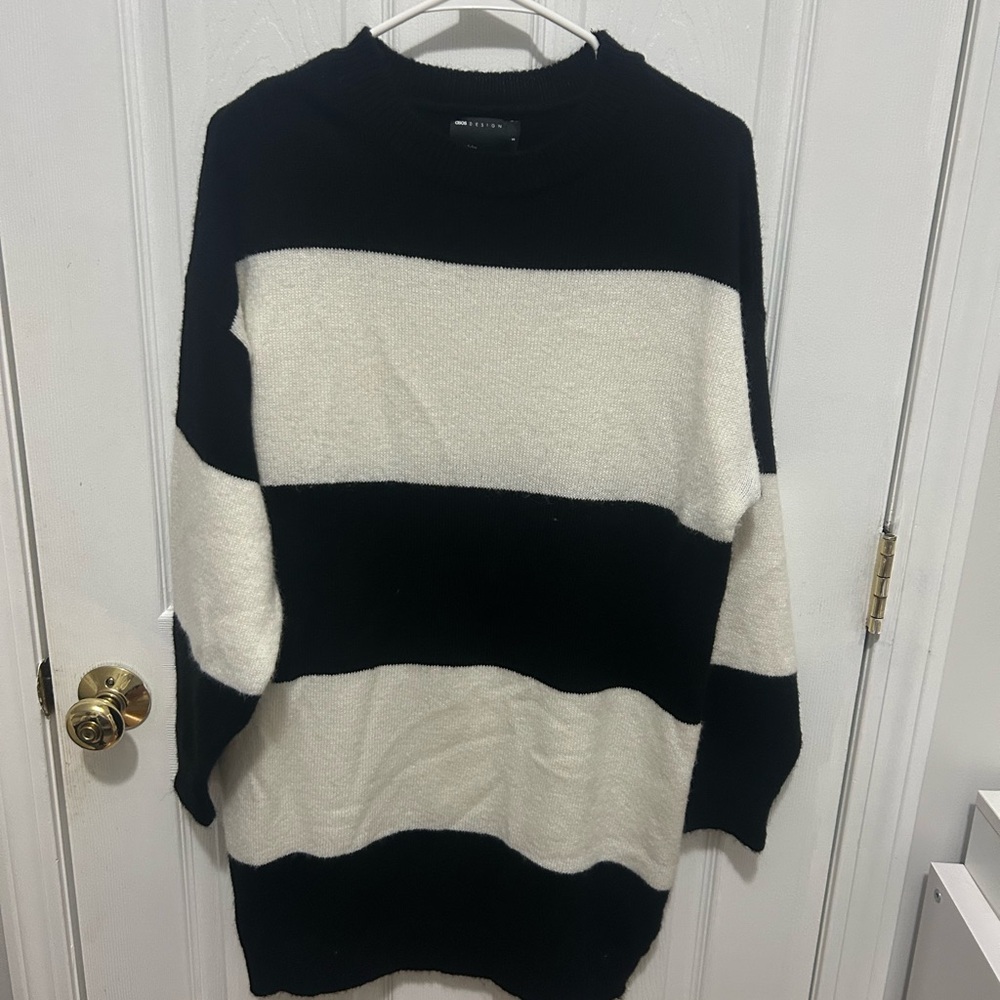 Women's Black and White Striped Sweater